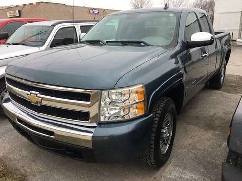 2009 Chevrolet Silverado 1500 Work Truck Ext Cab Std Box 4WD for sale in Bowling green, OH
