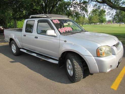 2002 Nissan Frontier SE V6 4dr Crew Cab 4WD LB for sale in Bloomington, IL