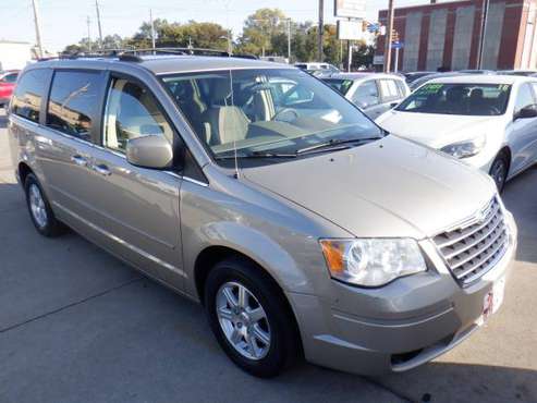 2008 Chrysler Town and Country Touring Gold for sale in Des Moines, IA