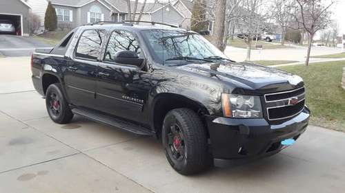 2010 Chevy Avalanche LS 4WD for sale in Hiawatha, IA