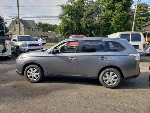 *3RD ROW*4-Cylinder SUV! 2014 Mitsubishi Outlander SE 31MPG! for sale in Westfield, MA