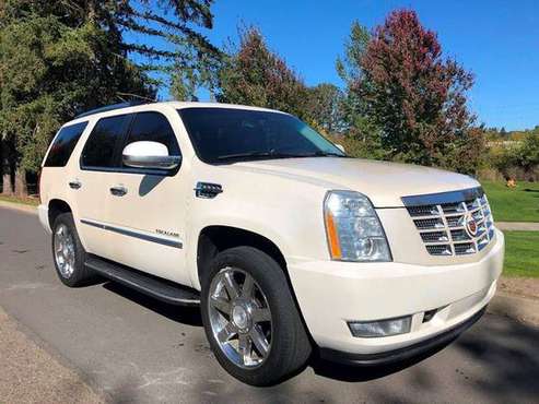 2010 Cadillac Escalade AWD ~ Luxury ~ Loaded ~ Third Row for sale in Milwaukie, OR