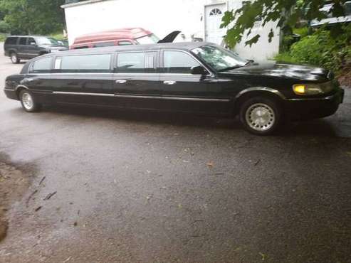 2001 Lincoln Stretch limo 8 passanger for sale in Sturbridge, MA