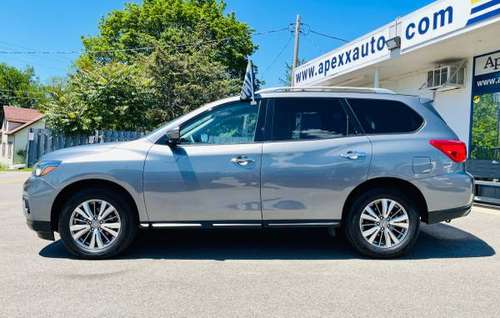GREAT PRICE OFF LEASE 19 Nissan Pathfinder S 4X4 CLEAN for sale in Madison, WI