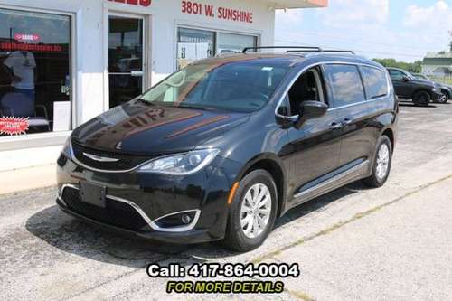 2019 Chrysler Pacifica Touring L Leather - Backup Camera - cars & for sale in Springfield, MO