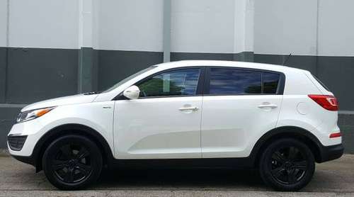 Clear White 2013 Kia Sportage LX/AWD/4 Cyl/Records - cars & for sale in Raleigh, NC