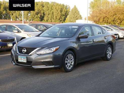 2018 Nissan Altima for sale in Walser Experienced Autos Burnsville, MN
