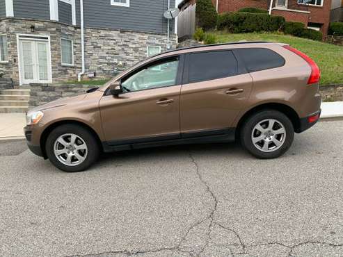 2011 Volvo XC60 3.2 AWD, Leather, 1-owner, fully loaded 99,000 miles for sale in Pittsburgh, PA