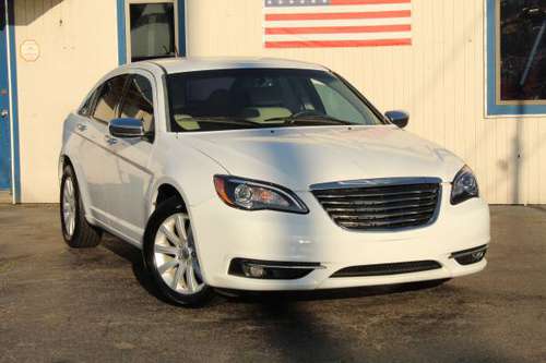 2013 CHRYSLER 200 * LOW MILES * LEATHER * SUPER CLEAN * WARRANTY*** for sale in Highland, IL