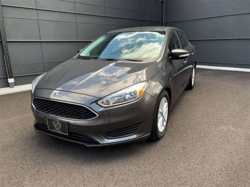 2017 Ford Focus SE - 40+ MPG - Compact Handling - cars & trucks - by... for sale in Lockport, IL
