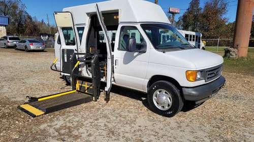 2007 FORD E250 WHEELCHAIR VAN LOW MILES FREE SHIP NATIONWIDE... for sale in Jonesboro, IN