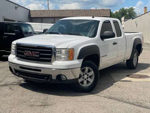 2009 GMC Sierra 1500 SLE Ext Cab, 4x4, 166k, Nice Truck! - cars & for sale in Wyoming , MI