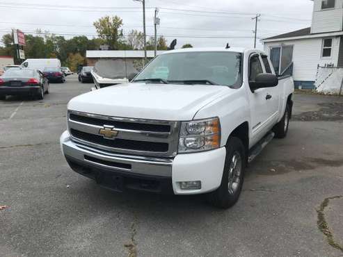 2011 CHEVROLET SILVERADO LT Z71 EXTENDED CAB 4X4!! for sale in Springfield, MA
