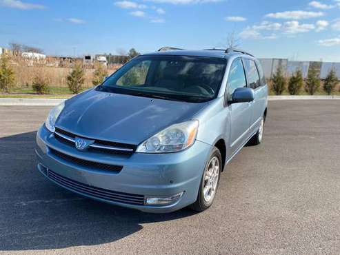 2004 Toyota Sienna XLE Limited AWD CLEAN - cars & trucks - by owner... for sale in Lake Bluff, IL