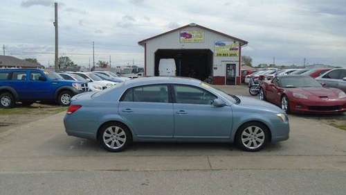 07 toyota avalon 146,000 miles clean car $5500 for sale in Waterloo, IA