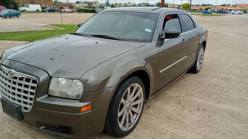 Clean title 2007 Chrysler 300 auto 6cy Ac heater 4dr Sedan - cars & for sale in Garland, TX
