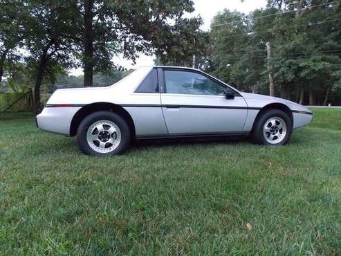 1984 PONTIAC FIERO!! for sale in Williamstown, NJ