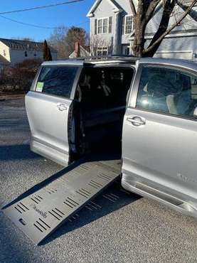 2015 Braunability Toyota Sienna LE for sale in Framingham, MA