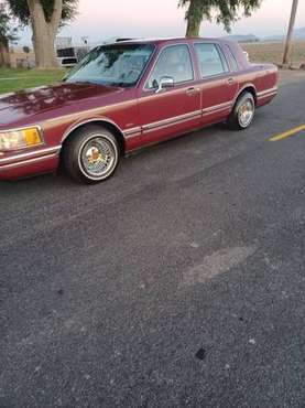 1991 Lincoln Town for sale in Madras, OR