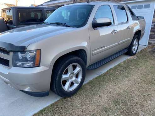 2008 Avalanche 4WD - cars & trucks - by owner - vehicle automotive... for sale in Grovetown, GA
