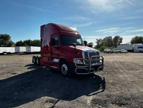 2015 Freightliner Cascadia, auto trans, low mileage for sale in Darien, IL