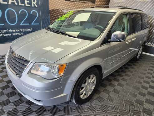 2009 Chrysler Town & Country Touring FWD for sale in Dearborn Heights, MI