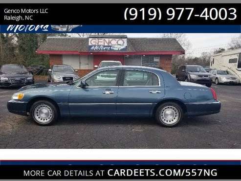 2001 LINCOLN TOWN CAR EXECUTIVE, Blue - - by dealer for sale in Raleigh, NC