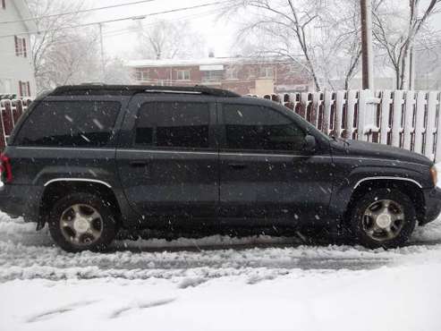 2008 Chevrolet Trailblazer 4x4 3rd row! - cars & trucks - by owner -... for sale in Cleveland, OH