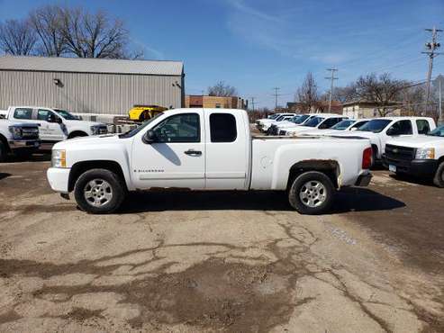 2007 Chevrolet 1500 extended cab 4x4 for sale in Saint Paul, MN