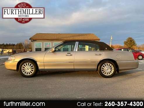 2003 Lincoln Town Car Power Moon Roof Heated Leather LOW 101k Miles! for sale in Auburn, IN