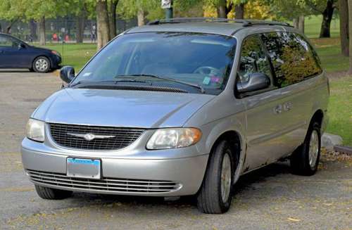 2002 Chrysler Town & Country for sale in Chicago, IL