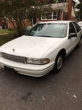 1995 Chevy Caprice ,Clásico, $1900 OBO for sale in LANHAM, District Of Columbia