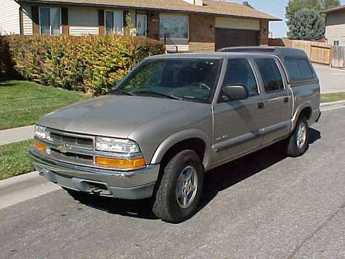 2004 Chevrolet S/10 truck..4wheel drive..4 door..low low miles for sale in Salt Lake City, ID