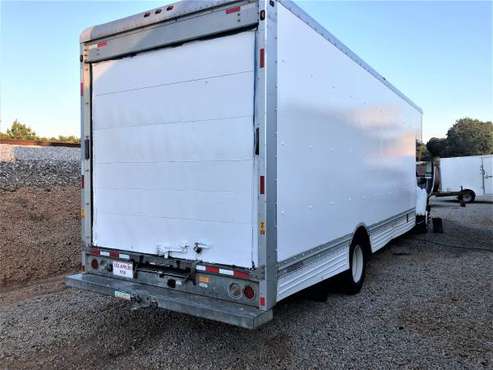 2005 GMC C5500 26 foot box truck cargo van for sale in Winder, GA