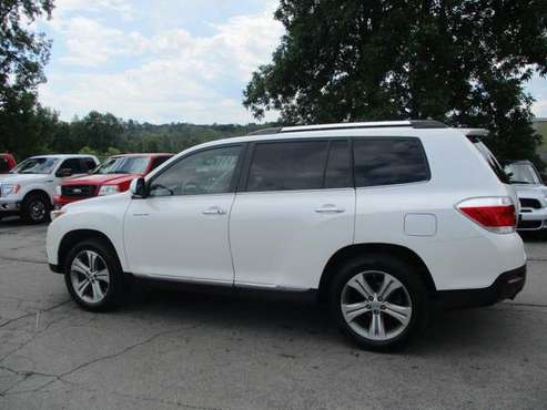 2011 WHITE TOYOTA HIGHLANDER LIMITED - Excellent SUV! for sale in Rochester , NY