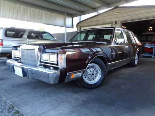 1988 Lincoln Town Car Signature - Low Miles - Super Clean for sale in Gonzales, LA