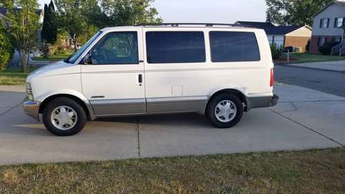 Clean Dependable Mini Van for sale in Fayetteville, NC