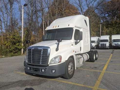 2015 FREIGHTLINER CASCADIA DOUBLE BUNK DD15 455 HP 10 SPD / 357K APU... for sale in Wappingers Falls, IN
