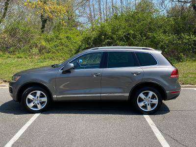2012 Volkswagen Touareg VR6 Lux, 2 owner Sport Utility 4D, 66k for sale in Plainview, NY