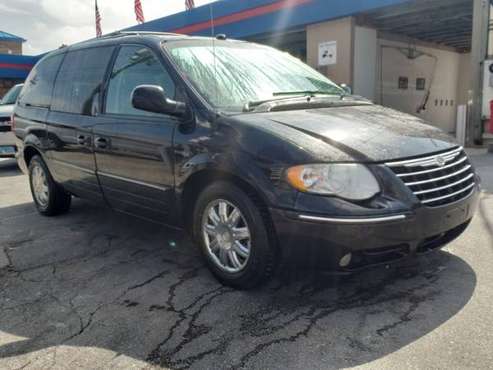 🌀 2007 CHRYSLER TOWN & COUNTRY MINIVAN SEATS 7 PASSENGERS! 🌀 for sale in Country Club Hills, IL