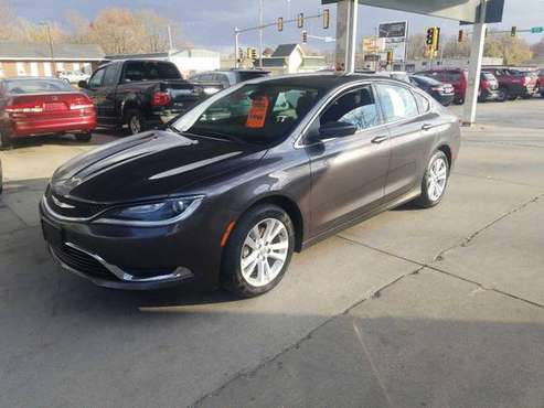 2016 CHRYSLER 200 LIMITED EZ FINANCING AVAILABLE - cars & trucks -... for sale in Springfield, IL