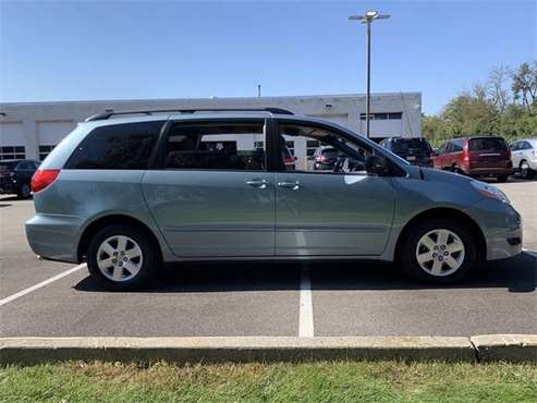 2008 Toyota Sienna LE for sale in Libertyville, IL