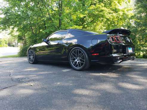 2013 mustang gt manual !!!!!57k original miles clean title for sale in WAUKEGAN, IL