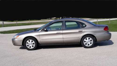 2005 Ford Taurus SEL for sale in Racine, WI
