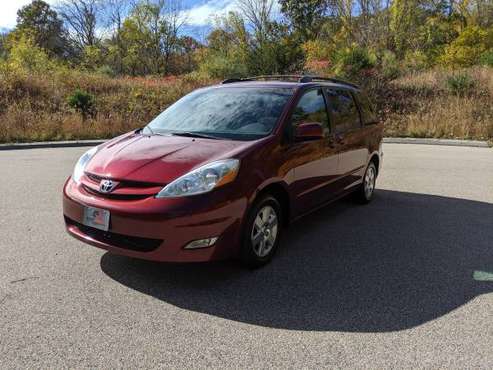 2006 Toyota Sienna XLE Minivan - SEATS 7! for sale in Griswold, CT