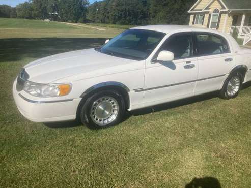 1999 Lincoln Town Car Executive LOW MILES for sale in Zebulon, NC