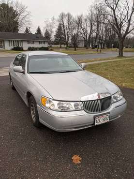 Lincoln Town Car 2000 - cars & trucks - by owner - vehicle... for sale in Thorp, WI