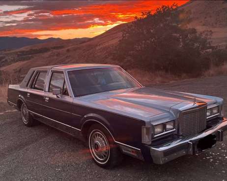 1987 Lincoln TownCar Signature Series for sale in Phoenix, OR