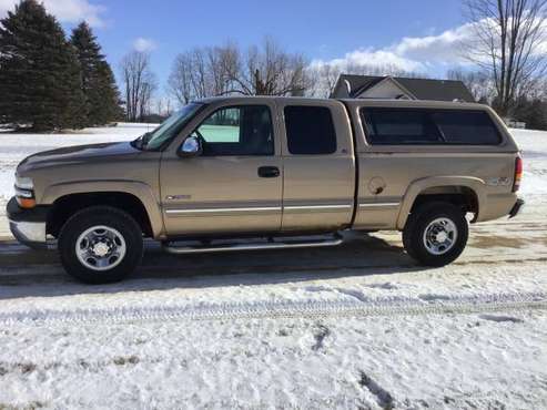 1999 chevy 2500 4x4 Ext cab short box 6 0 engine for sale in Lapeer, MI