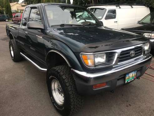 Toyota Tacoma extracab 4x4 EASY FINANCING! CARFAX! NEW TIMING BELT!!!! for sale in Portland, OR